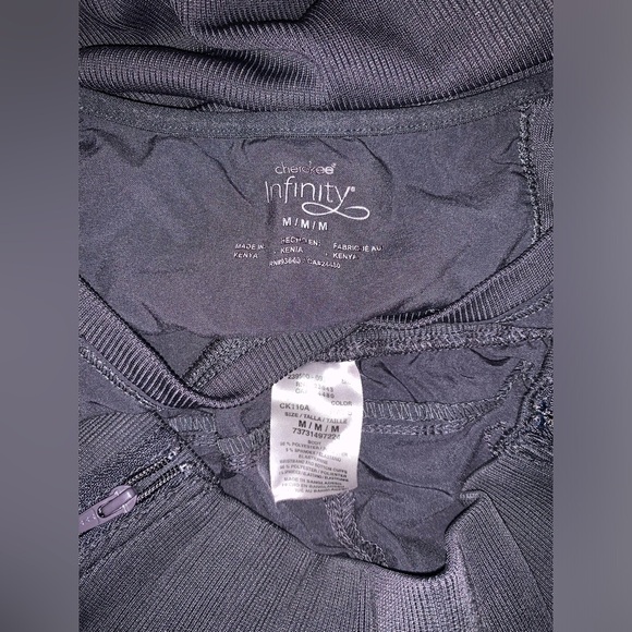 5 sets of used scrubs - Picture 3 of 16